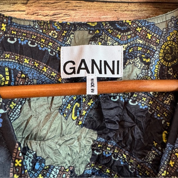 GANNI Women's Crinkled Satin Textured V Neck Smocked Paisley Top Size 38 - Picture 4 of 9